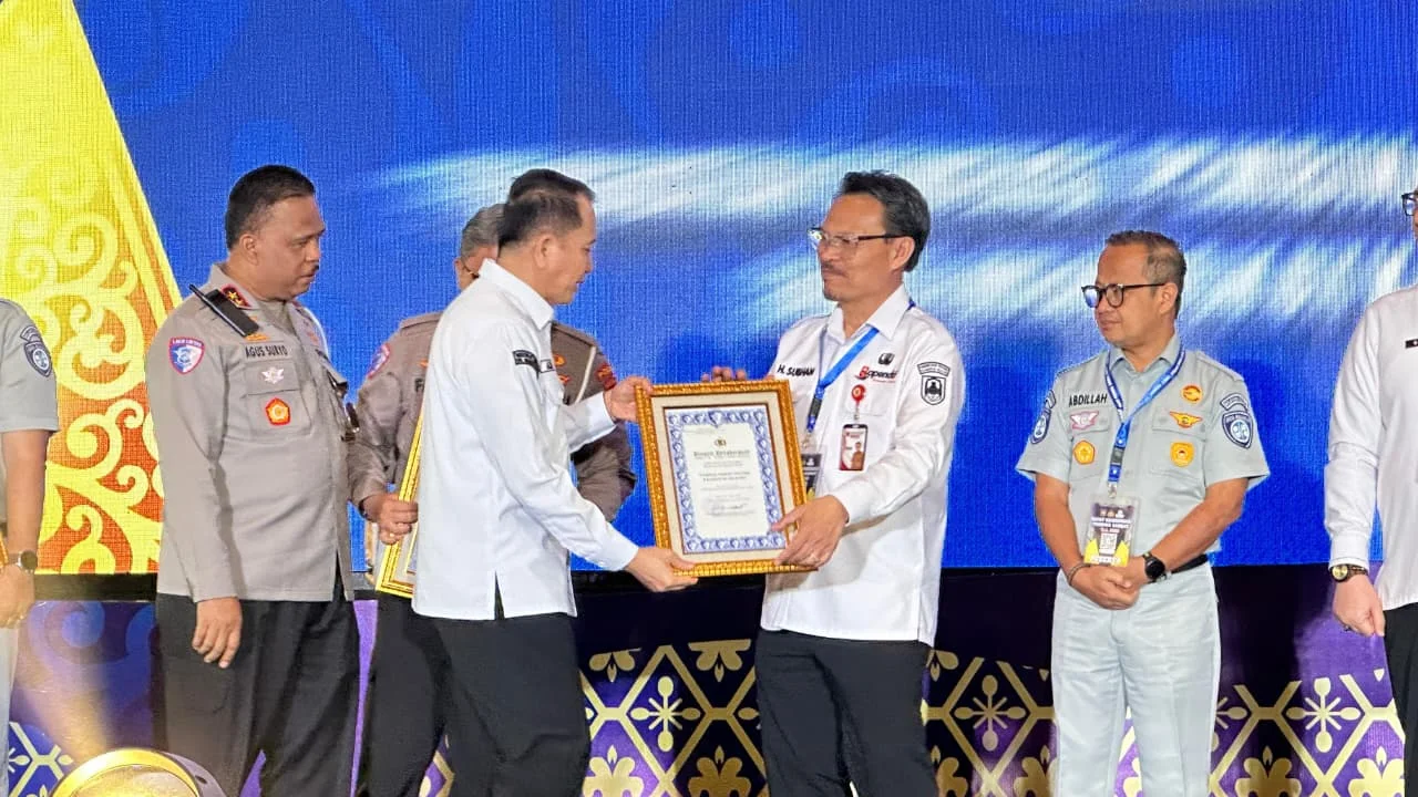 Inovasi Samsat Mobile Antarkan Bapenda Kalsel Raih Penghargaan Nasional di Semarang